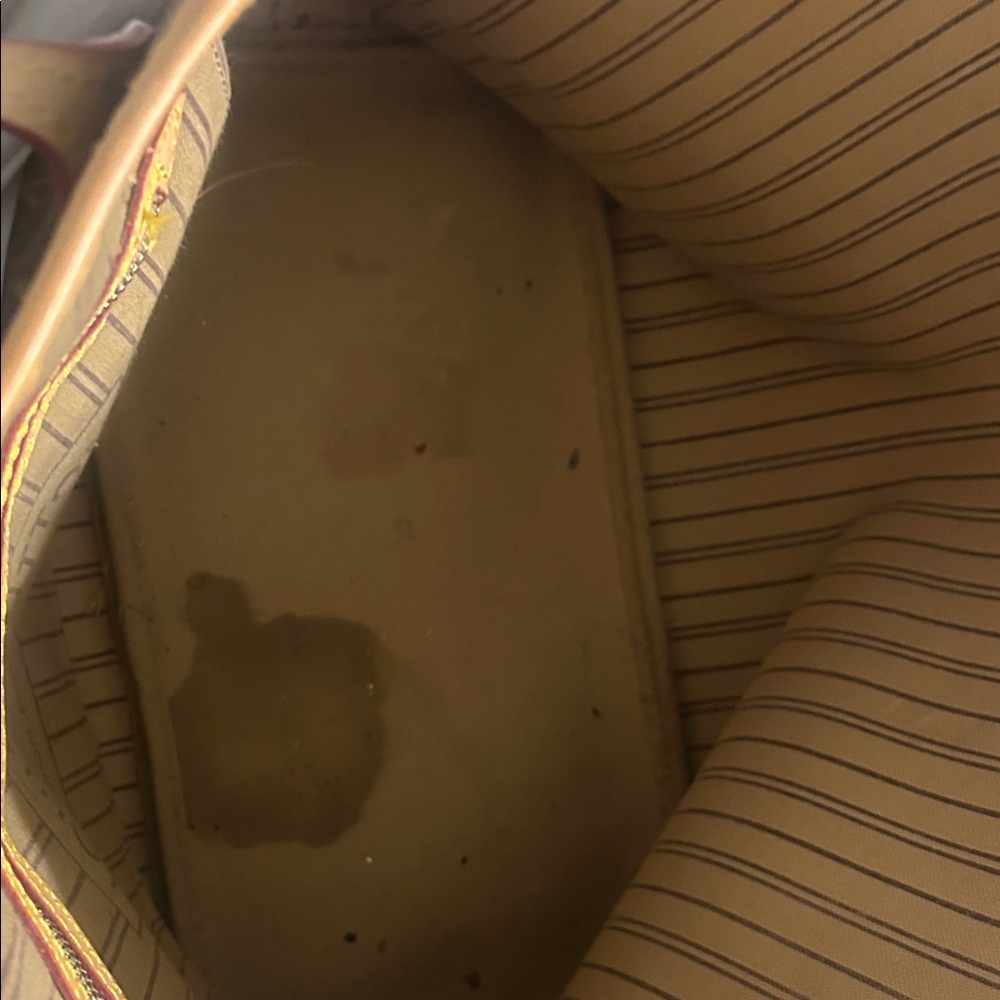 Louis Vuitton Brown Monogram Tote , 2019, MM - Picture 10 of 13